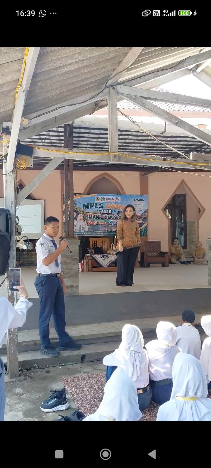 Setiba dari Swiss, Hesti Ariyani, S.S, M. A, Menginspirasi Murid Baru SMAN 2 Pekalongan.